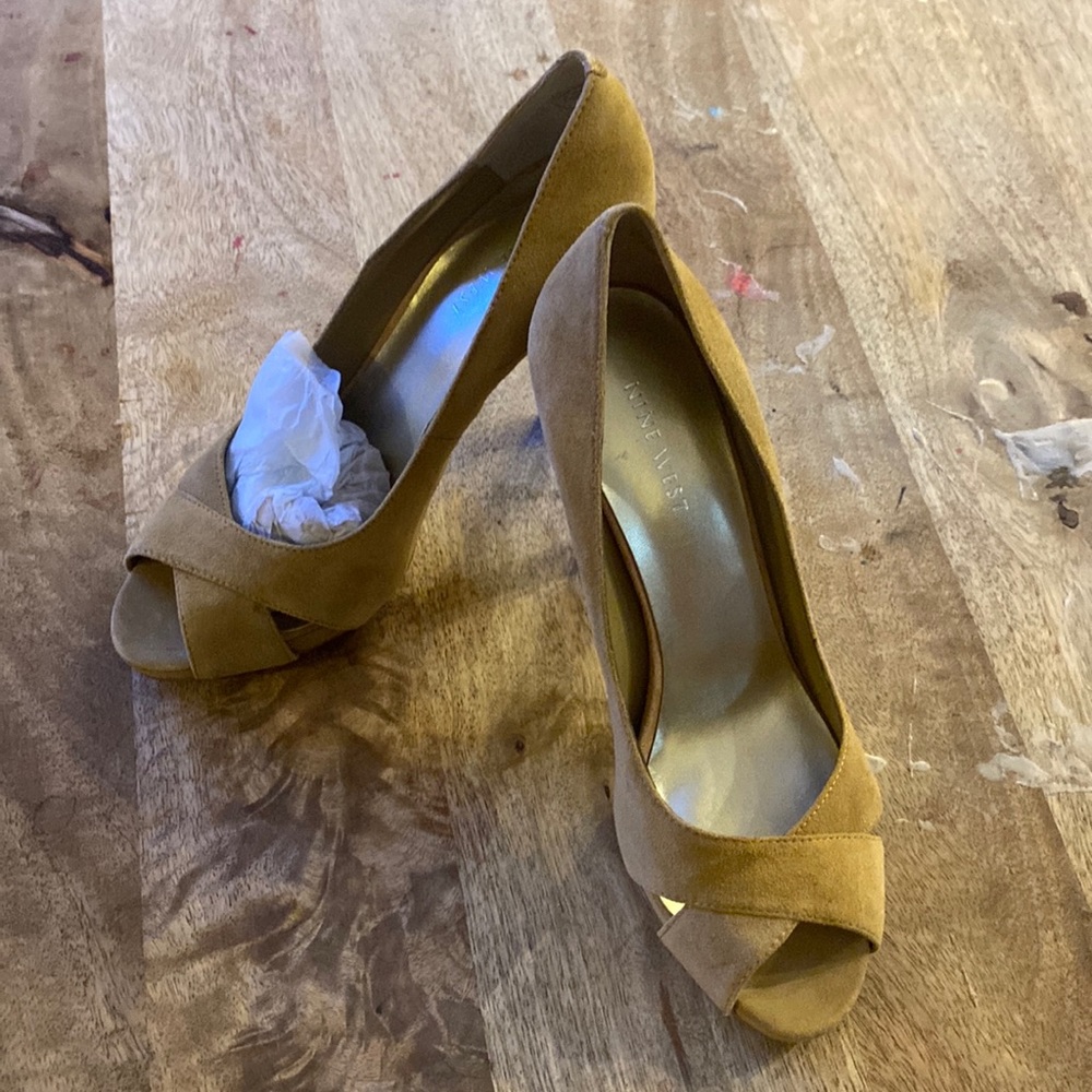 Brand new suede, size 7
